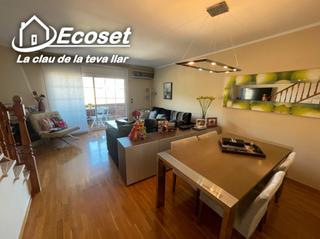 Reihenhaus in Carrer major 316. Casa adosada en el casco urbano de vallirana, con jardín y buhar Reihenhaus in Carrer major 316. Casa adosada en el casco urbano de vallirana, con jardín y buhar