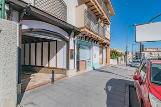 Local commercial à Primero de mayo. Se alquila vende local comercial de hosteleria Local commercial à Primero de mayo. Se alquila vende local comercial de hosteleria