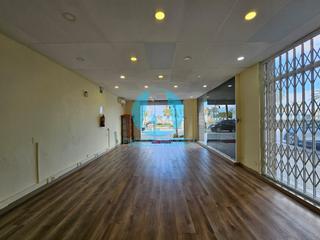 Location Local commercial  Sant antoni. Local esquinero reformado con gran visibilidad junto a la playa Location Local commercial  Sant antoni. Local esquinero reformado con gran visibilidad junto a la playa