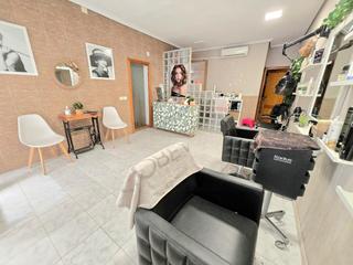 Local commercial à Aiora. Fantástico local comercial en el barrio de aiora de la ciudad de Local commercial à Aiora. Fantástico local comercial en el barrio de aiora de la ciudad de