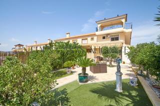 Casa aparellada a Avenida de las comarques 21. Encantadora casa adosada de 151 m con 3 dormitorios y 2 baños, v Casa aparellada a Avenida de las comarques 21. Encantadora casa adosada de 151 m con 3 dormitorios y 2 baños, v