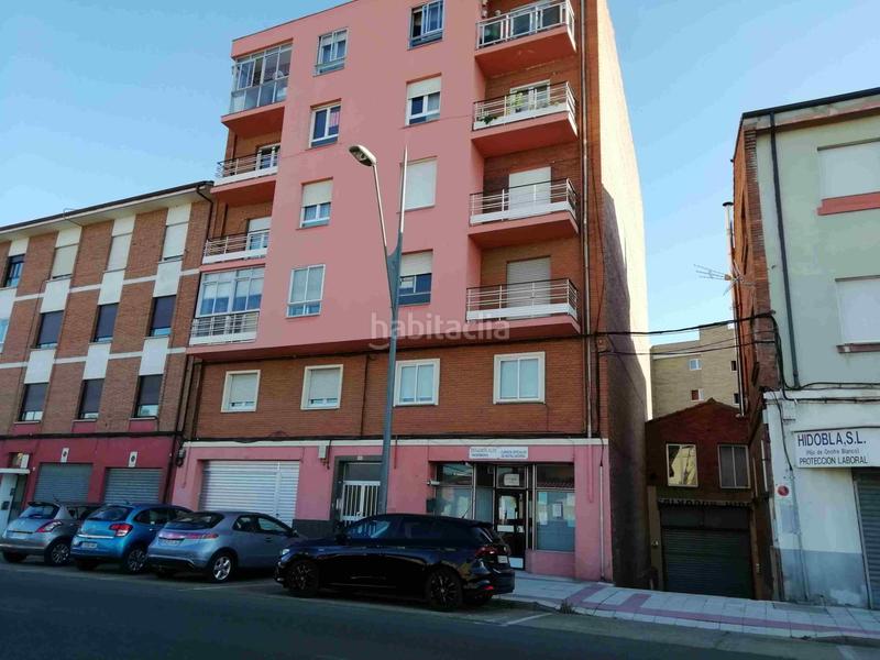 Foto 56768721-4a0b-4f74-b2b9-cbfac9743fd1. Piso  para reformar en trobajo del camino en Crucero León Foto 56768721-4a0b-4f74-b2b9-cbfac9743fd1. Piso  para reformar en trobajo del camino en Crucero León