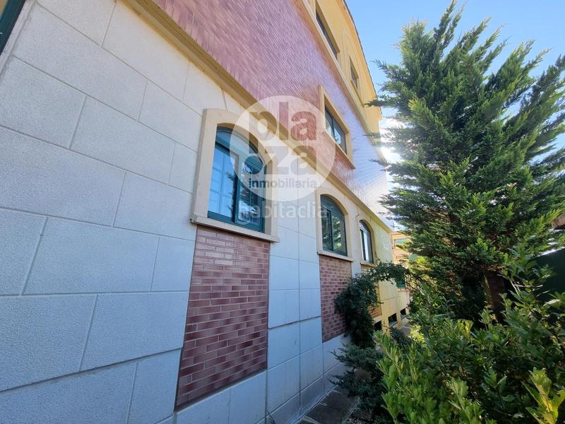 Foto 5b727ff8-f052-4838-ae72-c0d2ff1b3b2d. Casa adosada amplio adosado en esquina en villimar en Burgos Foto 5b727ff8-f052-4838-ae72-c0d2ff1b3b2d. Casa adosada amplio adosado en esquina en villimar en Burgos