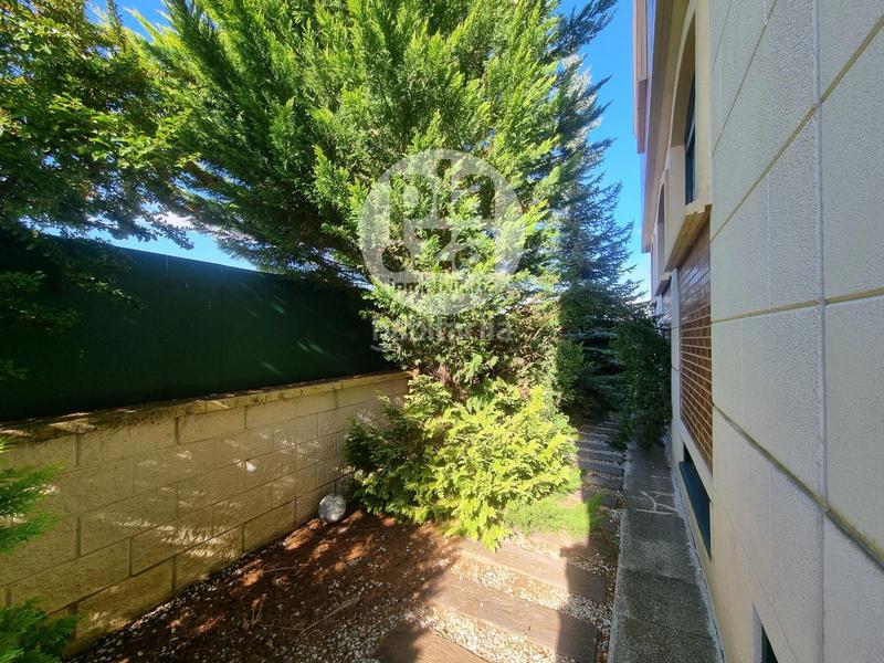 Foto 6086db7c-6835-4ce7-b509-5a6ce30f87d4. Casa adosada amplio adosado en esquina en villimar en Burgos Foto 6086db7c-6835-4ce7-b509-5a6ce30f87d4. Casa adosada amplio adosado en esquina en villimar en Burgos