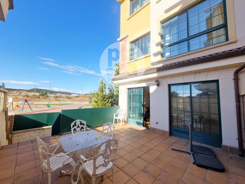 Foto fe76196a-458b-472d-952f-72c3d03c54ed. Casa adosada amplio adosado en esquina en villimar en Burgos Foto fe76196a-458b-472d-952f-72c3d03c54ed. Casa adosada amplio adosado en esquina en villimar en Burgos