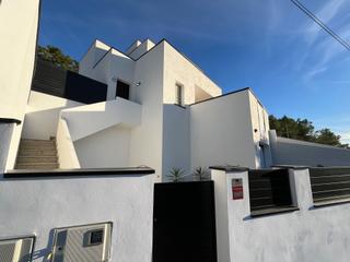 Chalet en Segur de dalt. Chalet con piscina y jardín, de fácil acceso a la autopista Chalet en Segur de dalt. Chalet con piscina y jardín, de fácil acceso a la autopista