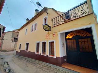 Lloguer Local Comercial Consuelo. Edificio de 2 plantas con licencia de restaurante y albergue Lloguer Local Comercial Consuelo. Edificio de 2 plantas con licencia de restaurante y albergue