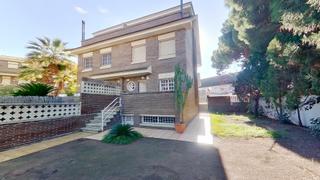 Reihenhaus in La Pineda. En venta casa adosada esquinera en castelldefels playa. Reihenhaus in La Pineda. En venta casa adosada esquinera en castelldefels playa.