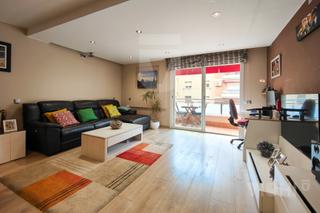 Piso en Montgat. Pis ampli amb terrassa i pàrquing a montgat centre Piso en Montgat. Pis ampli amb terrassa i pàrquing a montgat centre