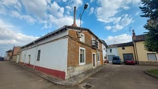 Masia Calle general franco. Unipal vende casón con un patio de 650 metros en pleno centro de Masia Calle general franco. Unipal vende casón con un patio de 650 metros en pleno centro de