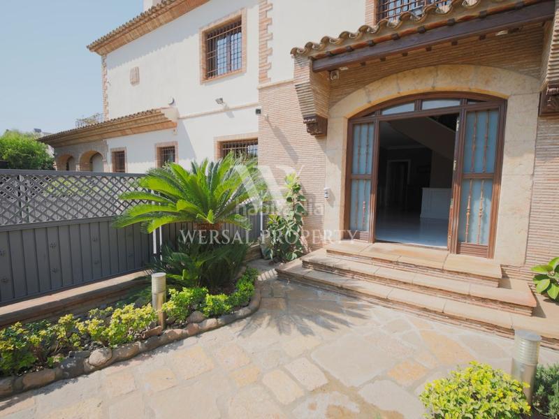 Foto 373341ae-554d-421c-b136-ba27491af5b7. Chalet in josep maria subirachs 1 in Jardins de Vilafortuny - Mas d'en Bosch Cambrils Foto 373341ae-554d-421c-b136-ba27491af5b7. Chalet in josep maria subirachs 1 in Jardins de Vilafortuny - Mas d'en Bosch Cambrils