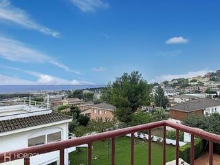 Casa aparellada  Romaní. Casa pareada con jardín privado y vistas al mar Casa aparellada  Romaní. Casa pareada con jardín privado y vistas al mar