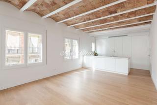 Pis  N/a. Magnifico piso exterior con reforma integral en poble sec. Pis  N/a. Magnifico piso exterior con reforma integral en poble sec.