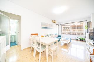 Pis  Carrer uetam. Amplio y luminoso piso con balcón cerca de el corte inglés Pis  Carrer uetam. Amplio y luminoso piso con balcón cerca de el corte inglés