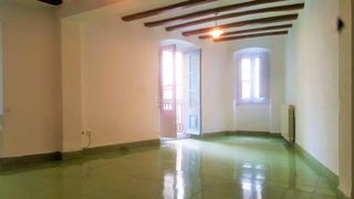 Alquiler Piso en Santa Coloma de Farners. Piso de estilo señorial en la plaza principal de santa coloma de Alquiler Piso en Santa Coloma de Farners. Piso de estilo señorial en la plaza principal de santa coloma de