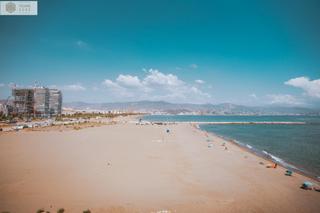 Pis Paseo tanima. Precioso piso reformado en primera línea de playa Pis Paseo tanima. Precioso piso reformado en primera línea de playa