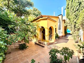 Casa Carrer sardana. En venta preciosa casa con jardin en rubi Casa Carrer sardana. En venta preciosa casa con jardin en rubi