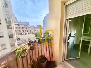 Piso Carrer de l'abat escarré. Precioso piso muy luminoso con balcón y bonitas vistas Piso Carrer de l'abat escarré. Precioso piso muy luminoso con balcón y bonitas vistas