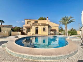 Chalet Calle huelma 3. Chalet independiente reformado en urb. san luis, torrevieja Chalet Calle huelma 3. Chalet independiente reformado en urb. san luis, torrevieja