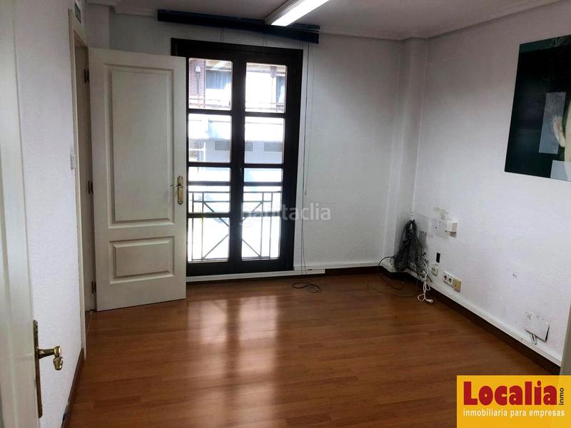 Foto eb1f3351-8cbb-41be-b32f-69928e2f710f. Oficina céntrico local para reconvertir . en Centro Torrelavega Foto eb1f3351-8cbb-41be-b32f-69928e2f710f. Oficina céntrico local para reconvertir . en Centro Torrelavega
