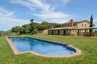 Masia a Urbanitzacions del Nord. Majestusa masia en castell daro Masia a Urbanitzacions del Nord. Majestusa masia en castell daro