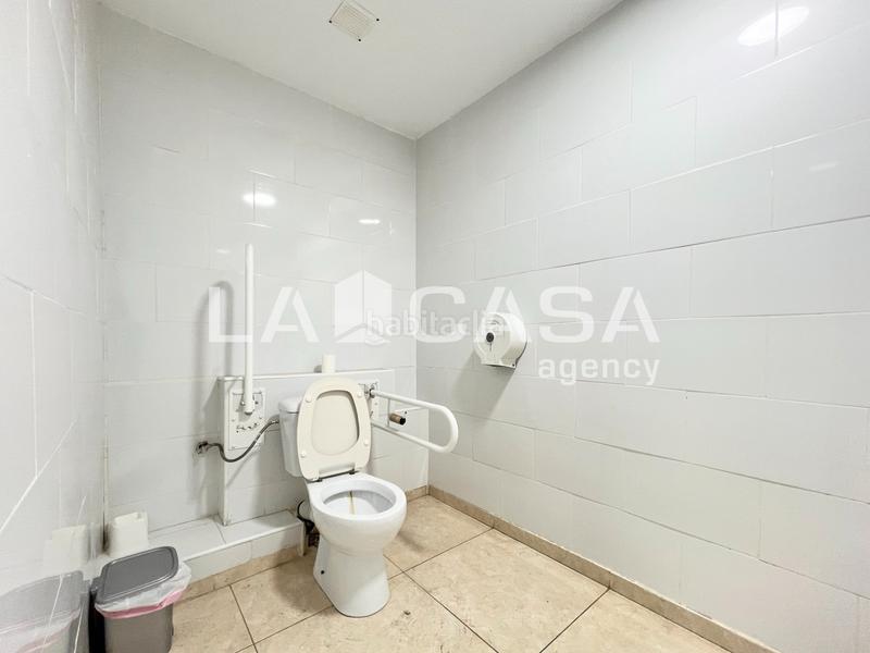 Foto ca08f9d3-d4a9-4e25-a576-7e5fdfed00e1. Local comercial a Llefià Badalona Foto ca08f9d3-d4a9-4e25-a576-7e5fdfed00e1. Local comercial a Llefià Badalona