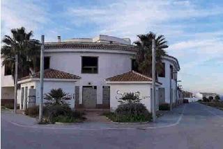 Édifice C/ gales. Solvia inmobiliaria edificio iznalloz Édifice C/ gales. Solvia inmobiliaria edificio iznalloz