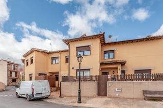 Maison jumelée C/ manso. Solvia inmobiliaria chalet adosado colilla la Maison jumelée C/ manso. Solvia inmobiliaria chalet adosado colilla la