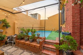 Casa aparellada a Calle de inglaterra 13. Chalet con piscina en los rebites a pocos metros de granada capi Casa aparellada a Calle de inglaterra 13. Chalet con piscina en los rebites a pocos metros de granada capi