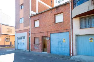 Casa a Respaldo de lope de vega 10. Oportunidad casa en medina del campo con amplia cochera. Casa a Respaldo de lope de vega 10. Oportunidad casa en medina del campo con amplia cochera.
