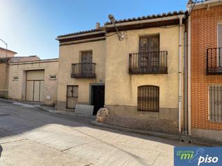 Casa adossada a Calle real de santa maría 14. Oportunidad casa en bercero de cuatro dormitorios con patio de 1 Casa adossada a Calle real de santa maría 14. Oportunidad casa en bercero de cuatro dormitorios con patio de 1