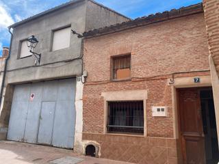 Casa a Calle pozo 18. Oportunidad casa en alaejos de tres dormitorios con cochera. Casa a Calle pozo 18. Oportunidad casa en alaejos de tres dormitorios con cochera.