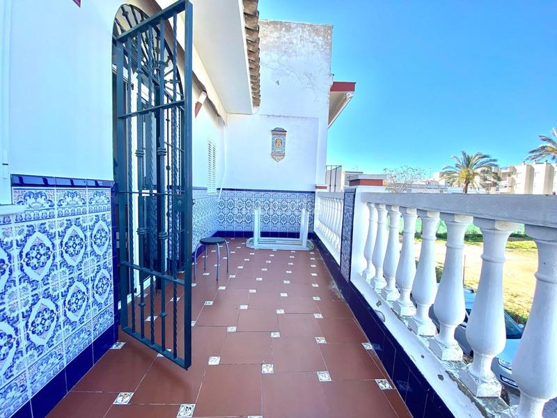 Foto 8cff8f7e-b642-4a65-ab6a-e76ba9b164bc. Casa adossada amb aparcament a Centro Chipiona Foto 8cff8f7e-b642-4a65-ab6a-e76ba9b164bc. Casa adossada amb aparcament a Centro Chipiona