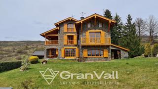 Casa in Ger. En ger, gran casa unifamiliar rodeada de jardín Casa in Ger. En ger, gran casa unifamiliar rodeada de jardín