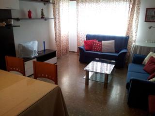 Location Appartement à Cervantes. Piso exterior y con pequeña terraza, calefacción y agua caliente Location Appartement à Cervantes. Piso exterior y con pequeña terraza, calefacción y agua caliente