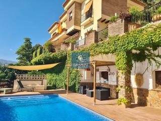 Xalet a Cuesta de los pinos 29. Villa en venta en urb. los pinos, 5 dormitorios. Xalet a Cuesta de los pinos 29. Villa en venta en urb. los pinos, 5 dormitorios.