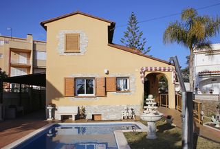 Chalet Carrer seneca. Chalet de 4 hab. en creixell Chalet Carrer seneca. Chalet de 4 hab. en creixell