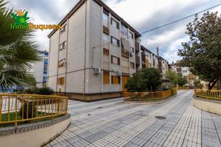 Pis a Parque Nueva Granada. Piso de 3 dorm. con vistas despejadas y plaza de aparacemiento. Pis a Parque Nueva Granada. Piso de 3 dorm. con vistas despejadas y plaza de aparacemiento.