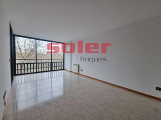 Miete Etagenwohnung Carrer manel farres. Esquinero de 115m2 en 1ª línea Miete Etagenwohnung Carrer manel farres. Esquinero de 115m2 en 1ª línea