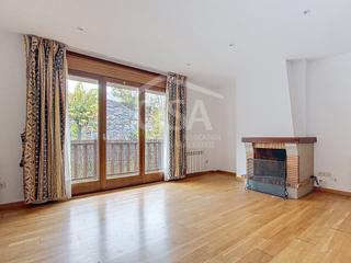 Lloguer Pis  Camí ral. Alquiler de acogedor piso con chimenea Lloguer Pis  Camí ral. Alquiler de acogedor piso con chimenea