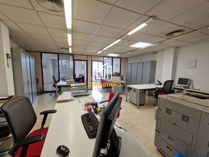 Foto 9b2e226f-83d2-4213-ad03-909ff21a6697. Oficina amb calefacció a Gran Via Logroño Foto 9b2e226f-83d2-4213-ad03-909ff21a6697. Oficina amb calefacció a Gran Via Logroño