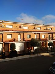 Casa pareada en Avinguda v avinguda, 24. Ideal para una familia Casa pareada en Avinguda v avinguda, 24. Ideal para una familia