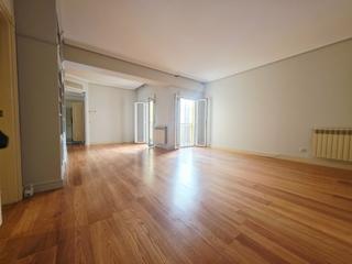 Location Appartement Calle juan de mena. Jerónimos. amplísimo piso 2 dormitorios en suite. sin amueblar. Location Appartement Calle juan de mena. Jerónimos. amplísimo piso 2 dormitorios en suite. sin amueblar.