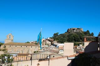 Maison jumelée à Begur. Casa en el centro dividida en local comercial + apartamento + ap Maison jumelée à Begur. Casa en el centro dividida en local comercial + apartamento + ap