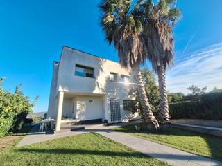 Chalet in Sant Esteve Sesrovires. Modernidad y tranquilidad Chalet in Sant Esteve Sesrovires. Modernidad y tranquilidad