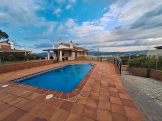 Chalet en Abrera. Con piscina y buenas vistas! Chalet en Abrera. Con piscina y buenas vistas!