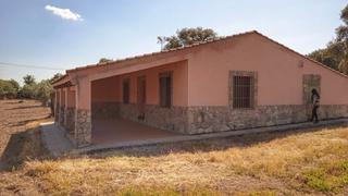 Chalet à Montánchez. Parcela de 1 hectarea con chalet nuevo de 150 m2 en arroyomolino Chalet à Montánchez. Parcela de 1 hectarea con chalet nuevo de 150 m2 en arroyomolino