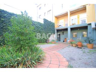 Local commercial  Capsavila. Local modernista con patio de 123 m en el casco antiguo de torel Local commercial  Capsavila. Local modernista con patio de 123 m en el casco antiguo de torel