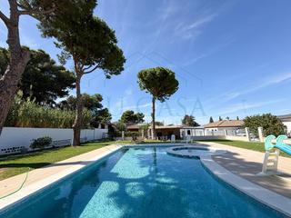 Chalet in Los Franceses - La Vega. Gran chalet con terreno segregado, piscina, garaje y trasteros e Chalet in Los Franceses - La Vega. Gran chalet con terreno segregado, piscina, garaje y trasteros e