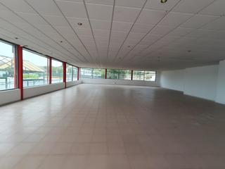 Fabrikhalle in Zaratán. Zaratan valladolid, nave comercial sector automovil Fabrikhalle in Zaratán. Zaratan valladolid, nave comercial sector automovil
